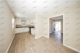 1020 S Holly Dr in Midwest City, OK - Building Photo - Building Photo