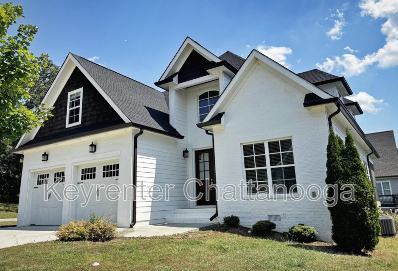 2338 Large Oak Dr in Ooltewah, TN - Building Photo