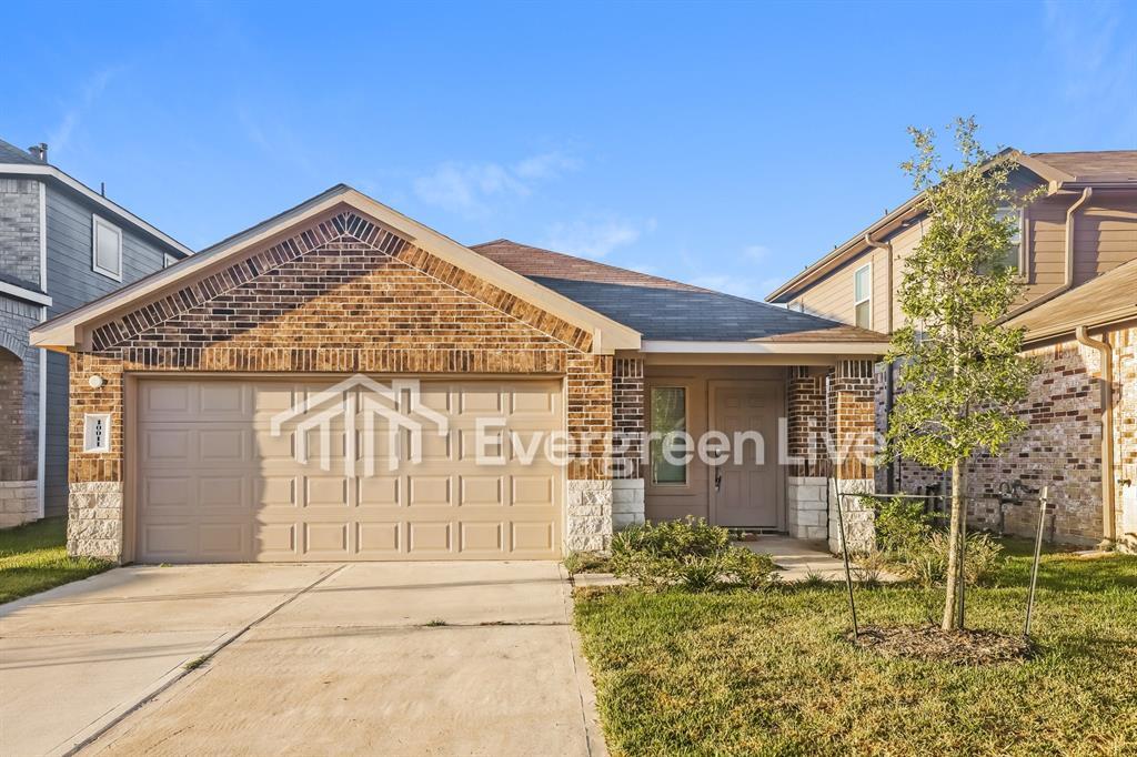 10011 Lavender Ln in Magnolia, TX - Building Photo