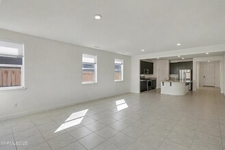 7310 Overture Dr in Reno, NV - Foto de edificio - Building Photo