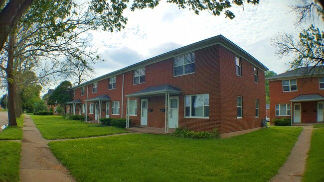 Eagle Point Townhomes in Dubuque, IA - Foto de edificio - Building Photo