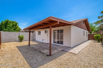1840 E Inverness Ave in Mesa, AZ - Foto de edificio - Building Photo