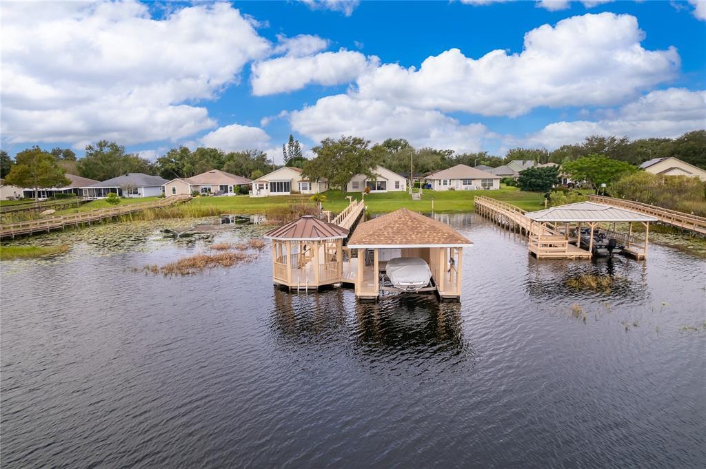 1649 Lake Villa Dr in Tavares, FL - Building Photo