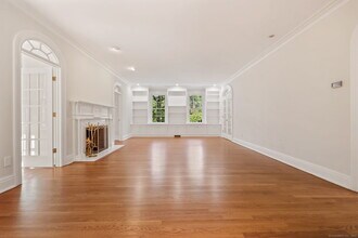 134 Valley Rd in New Canaan, CT - Building Photo - Building Photo