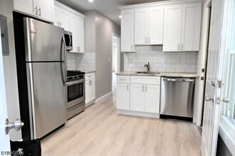 37 Bloomfield Ave in Caldwell, NJ - Building Photo - Building Photo