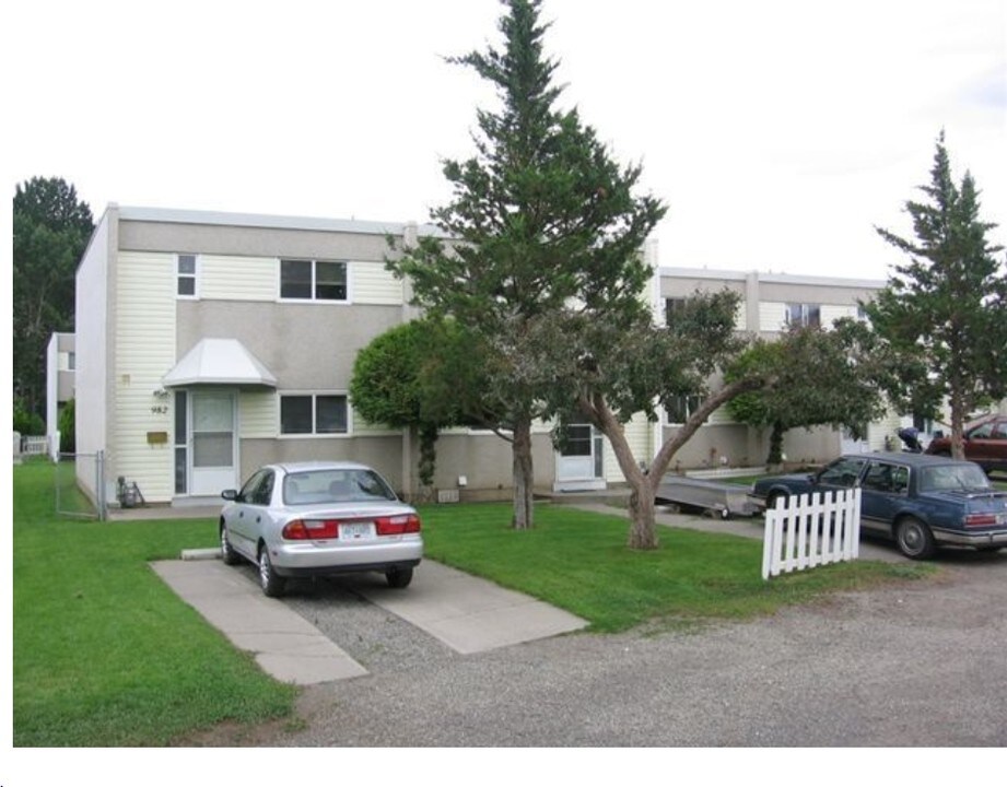 963 Schubert Dr in Kamloops, BC - Building Photo