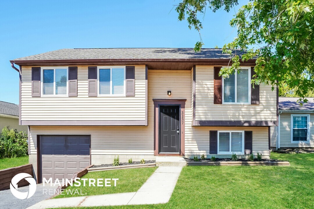 3137 Dewbourne Dr in Reynoldsburg, OH - Foto de edificio