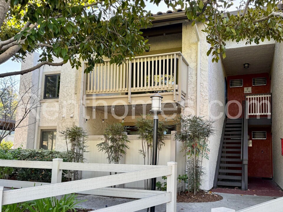 9929 Azuaga St in San Diego, CA - Foto de edificio