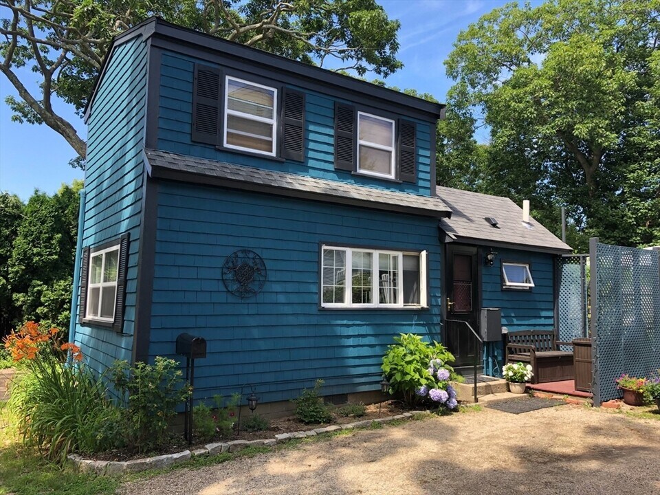 2 Timer Way in Rockport, MA - Building Photo