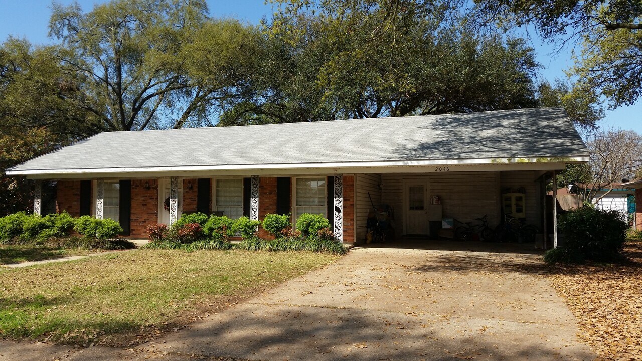 2046 Shadywood Ln in Shreveport, LA - Building Photo