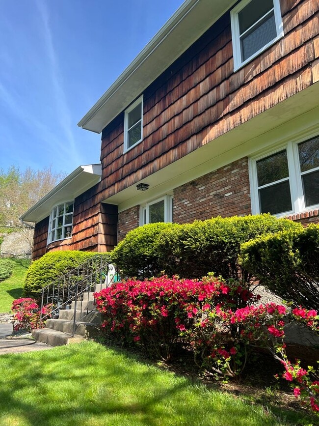 101 Hillcrest Rd in Hartsdale, NY - Building Photo - Building Photo