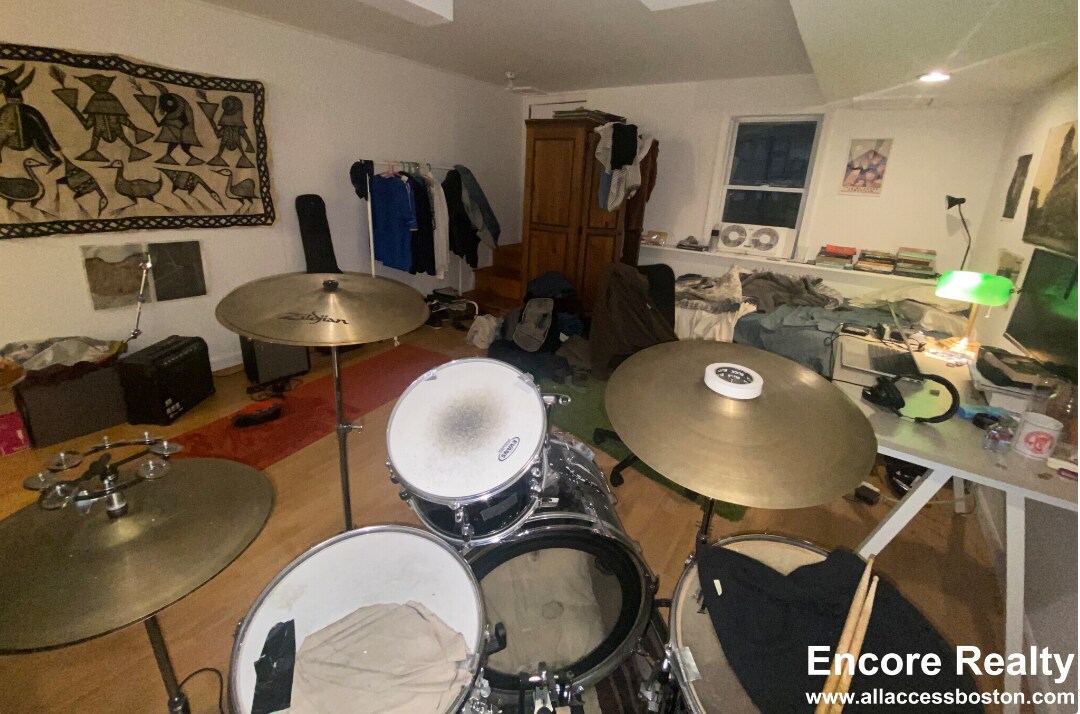 8 Sewall St, Unit 1 in Roxbury Crossing, MA - Foto de edificio