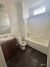 203 Palmwood Dr, Unit B in Victoria, TX - Building Photo - Building Photo