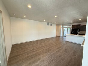 75 NE Cessna Dr in Bend, OR - Building Photo - Building Photo