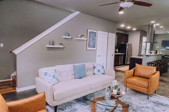 2002 Rosewood Ave in Austin, TX - Building Photo - Building Photo