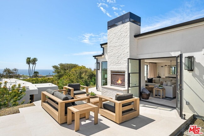 6326 Trancas Canyon Rd in Malibu, CA - Building Photo - Building Photo