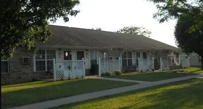 995 Meadow Ln in Kenton, OH - Building Photo - Building Photo