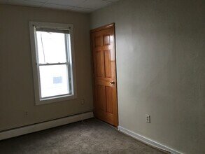 863 Plymouth Ave in Fall River, MA - Building Photo - Building Photo