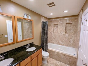 2619 N Harding Ave, Unit 1 in Chicago, IL - Building Photo - Building Photo