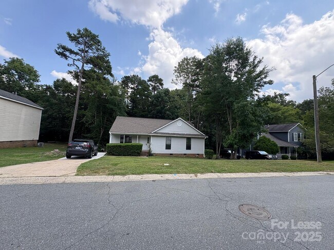 2003 Mary Ann Dr in Charlotte, NC - Building Photo - Building Photo