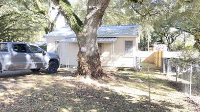 2214 W Old Spanish Trl, Unit 1 in New Iberia, LA - Building Photo - Building Photo