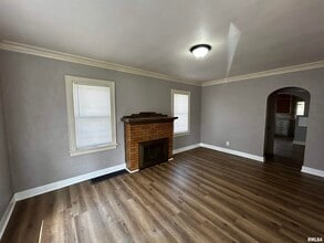 607 E Forrest Hill Ave in Peoria, IL - Foto de edificio - Building Photo