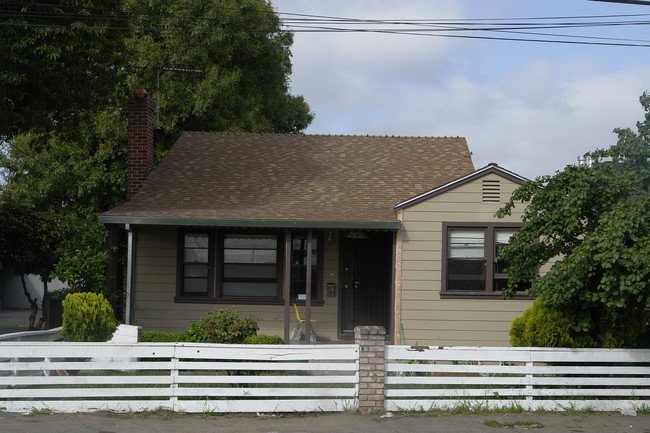 21853-21869 Meekland Ave in Hayward, CA - Foto de edificio - Building Photo