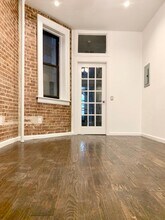 318 E 90th St in New York, NY - Building Photo - Building Photo