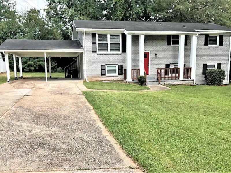 1590 Hampshire Pl in Decatur, GA - Building Photo