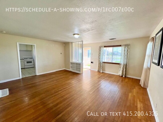 1720 Cherry Ave in Sanger, CA - Building Photo - Building Photo
