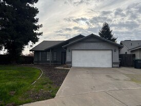 3438 S San Joaquin Ct in Visalia, CA - Building Photo