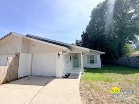 67 Lincoln Dr NW in Fort Walton Beach, FL - Building Photo