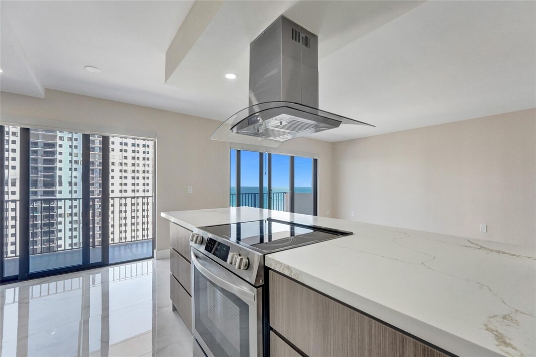 1201 S Ocean Dr, Unit 1503S in Hollywood, FL - Foto de edificio