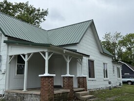 626 E Ashland St in Nevada, MO - Building Photo