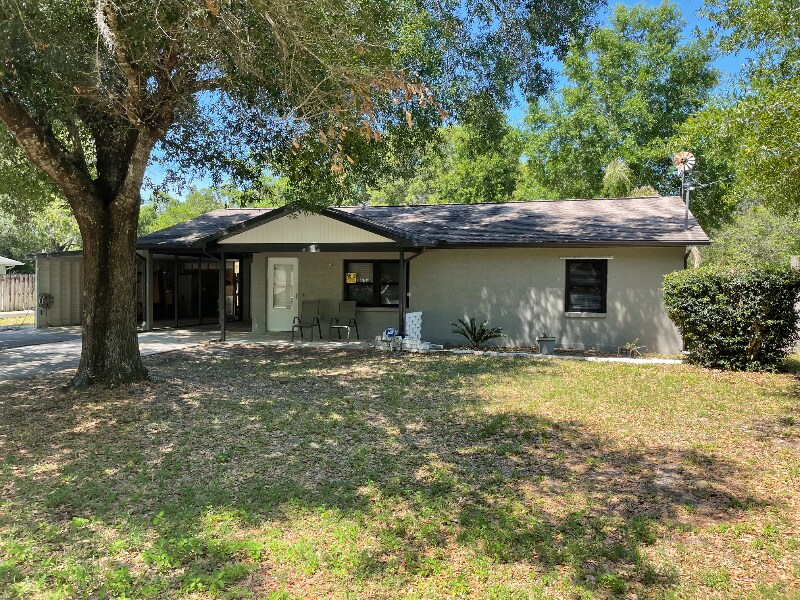 8049 Simmons St in Brooksville, FL - Building Photo