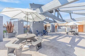 The Loreto Apartments in Phoenix, AZ - Building Photo - Building Photo