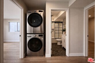 1427 N Vista St in Los Angeles, CA - Building Photo - Building Photo