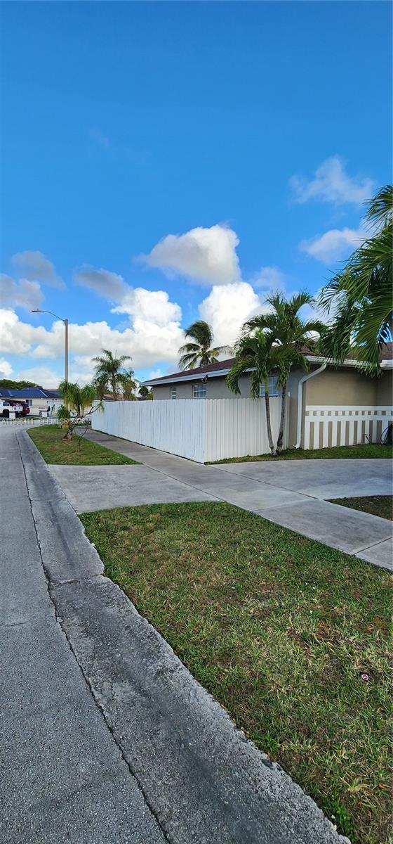 4725 SW 143rd Ave in Miami, FL - Building Photo - Building Photo