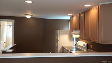 70 Academy Ave in Middletown, NY - Building Photo - Building Photo