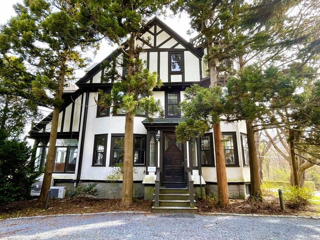 423 Purgatory Rd, Unit Third Floor in Middletown, RI - Foto de edificio - Building Photo