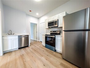 99 Walnut St in East Providence, RI - Building Photo - Building Photo