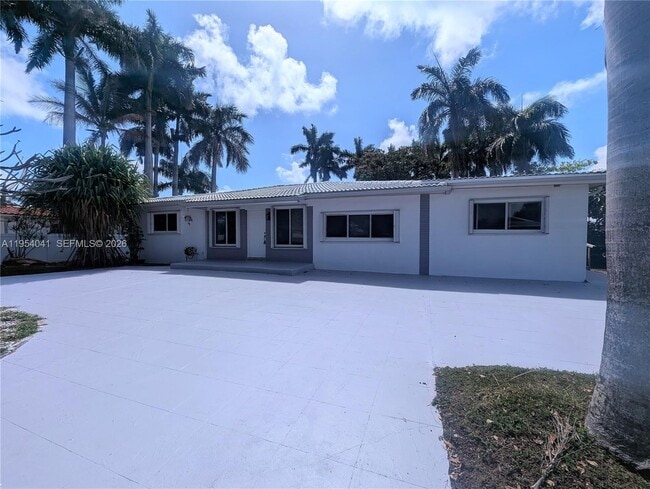 220 SE 1st St in Dania Beach, FL - Building Photo - Building Photo