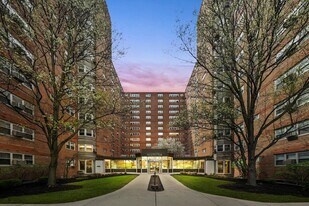 4970 N Marine Dr in Chicago, IL - Building Photo