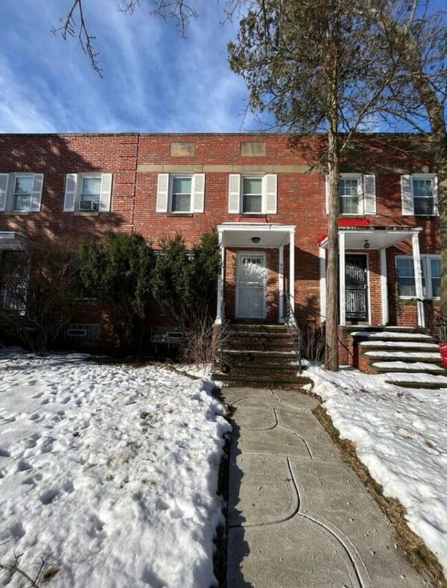 4056 Northfield Rd in Highland Hills, OH - Building Photo - Building Photo