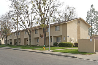 Lemoore Villa in Lemoore, CA - Building Photo - Building Photo