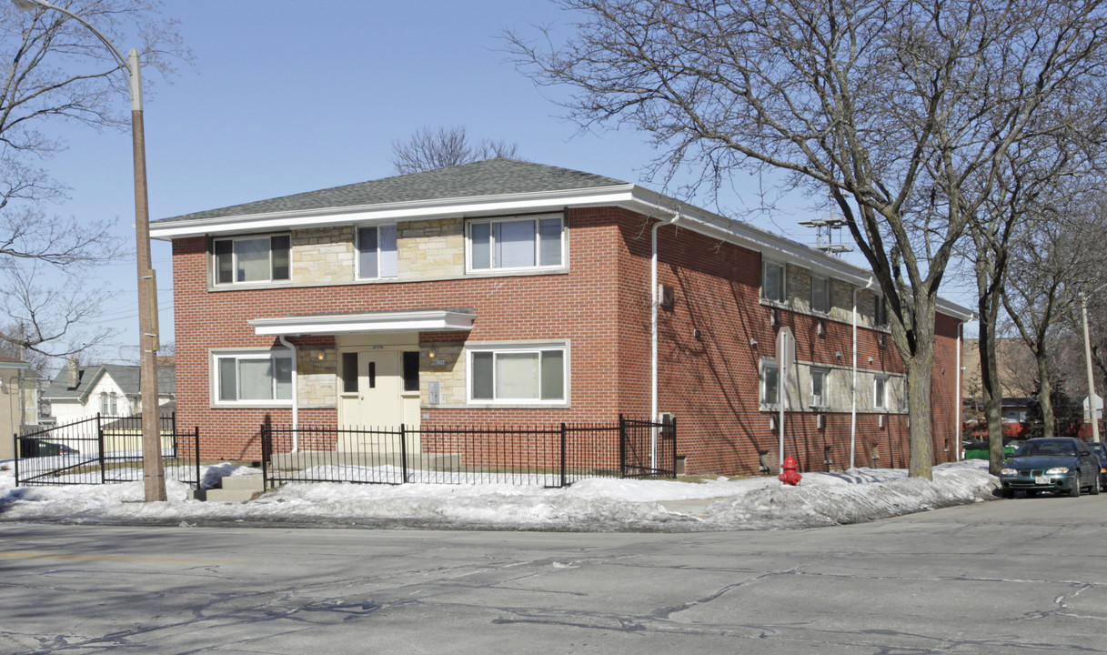 Milwaukee Metro Studios in Milwaukee, WI - Building Photo