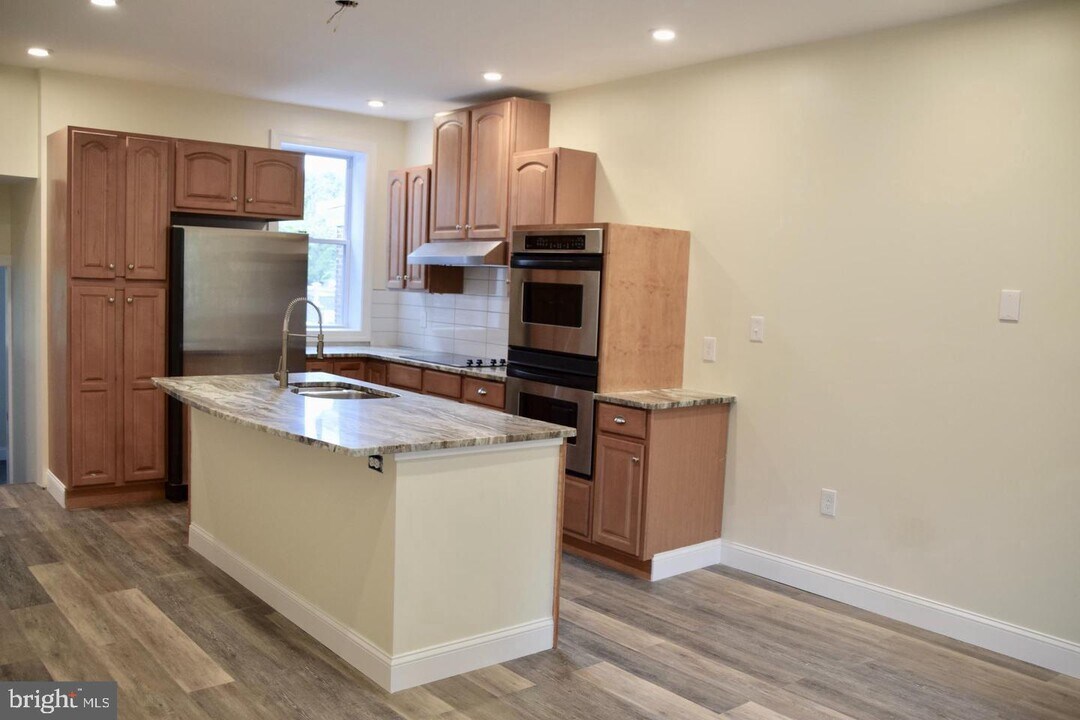 4056 Ridge Ave Photo