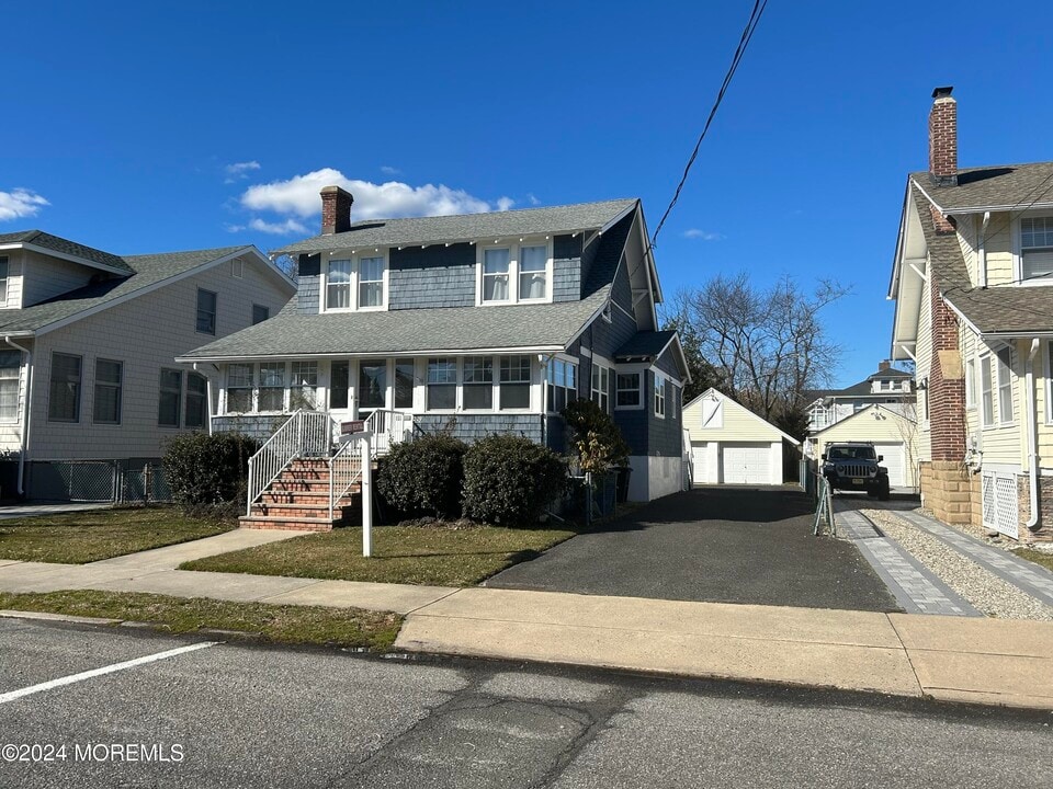 209 Atlantic Ave in Point Pleasant Beach, NJ - Building Photo