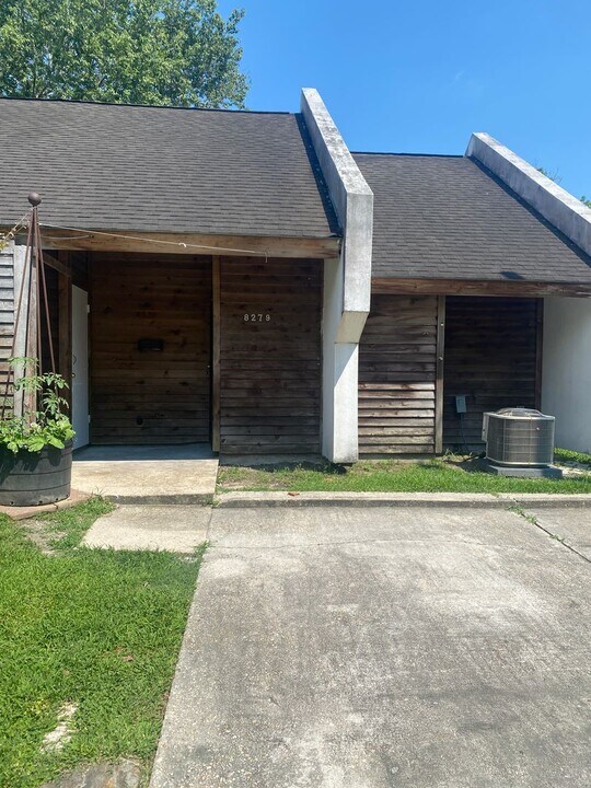 8279 Bayou Fountain Ave in Baton Rouge, LA - Building Photo
