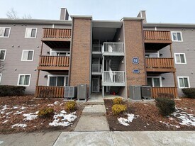 9208 Tamarron Dr in Plainsboro, NJ - Building Photo